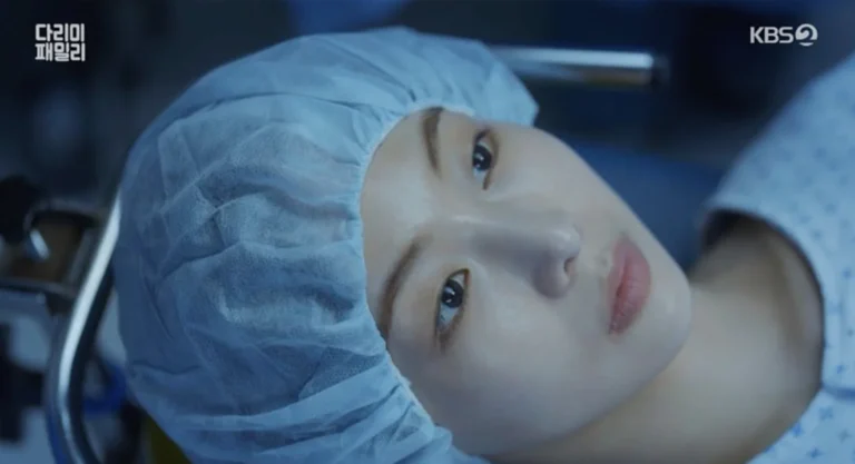Lee Da-rim during her eye surgery
