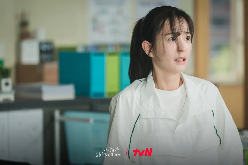 Jung Yu-mi startled after realising what she did.