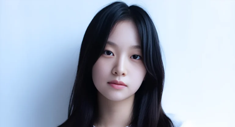 Kim Yi-Kyung Showing Her Charm in Beautiful Audrey