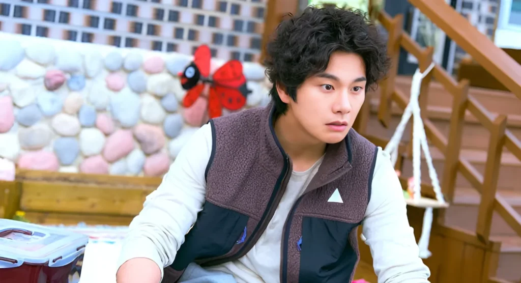 Lee Yi-kyung with his curly hair in "Marry You"