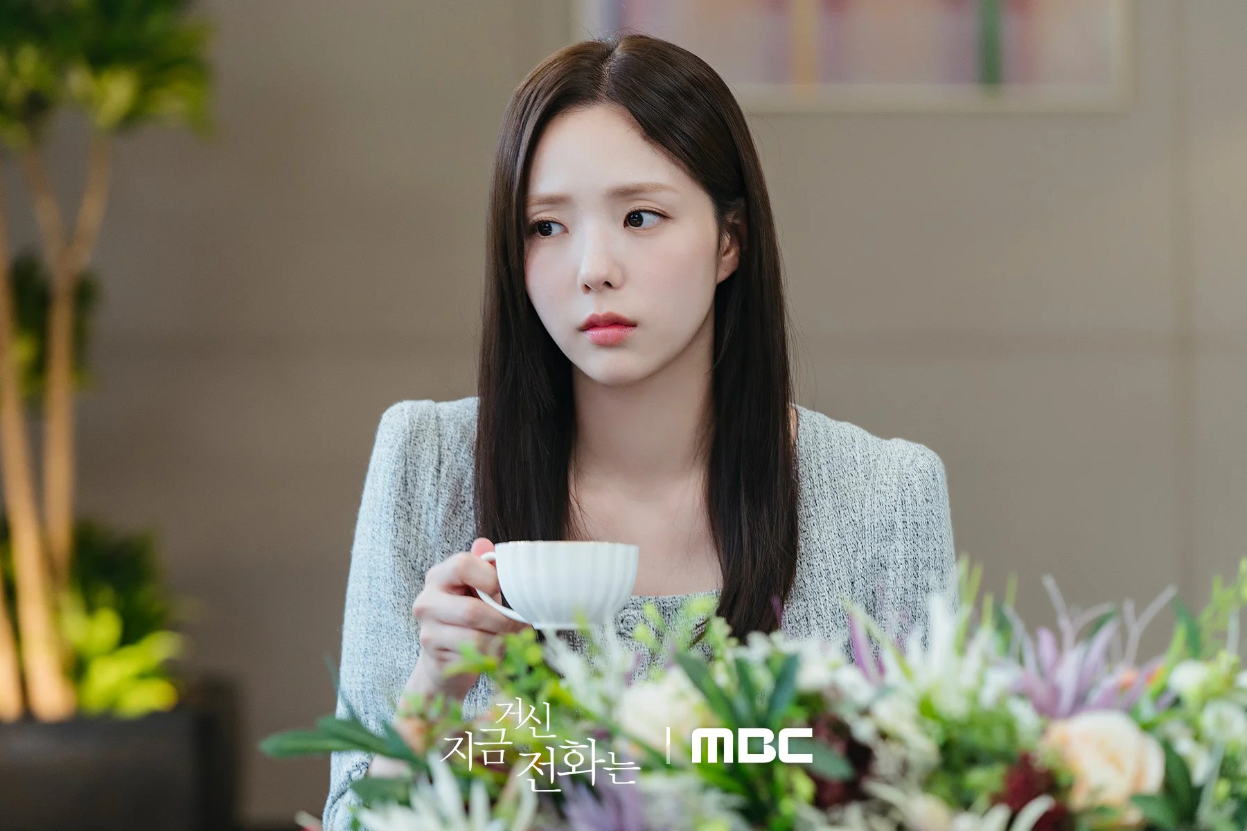 Second Still Shot of Chae Soo-bin from the set of "When The Phone Rings".