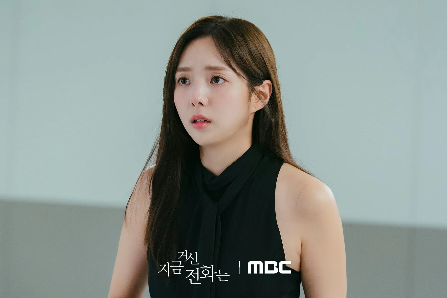 Third Still Shot of Chae Soo-bin from the set of "When The Phone Rings".