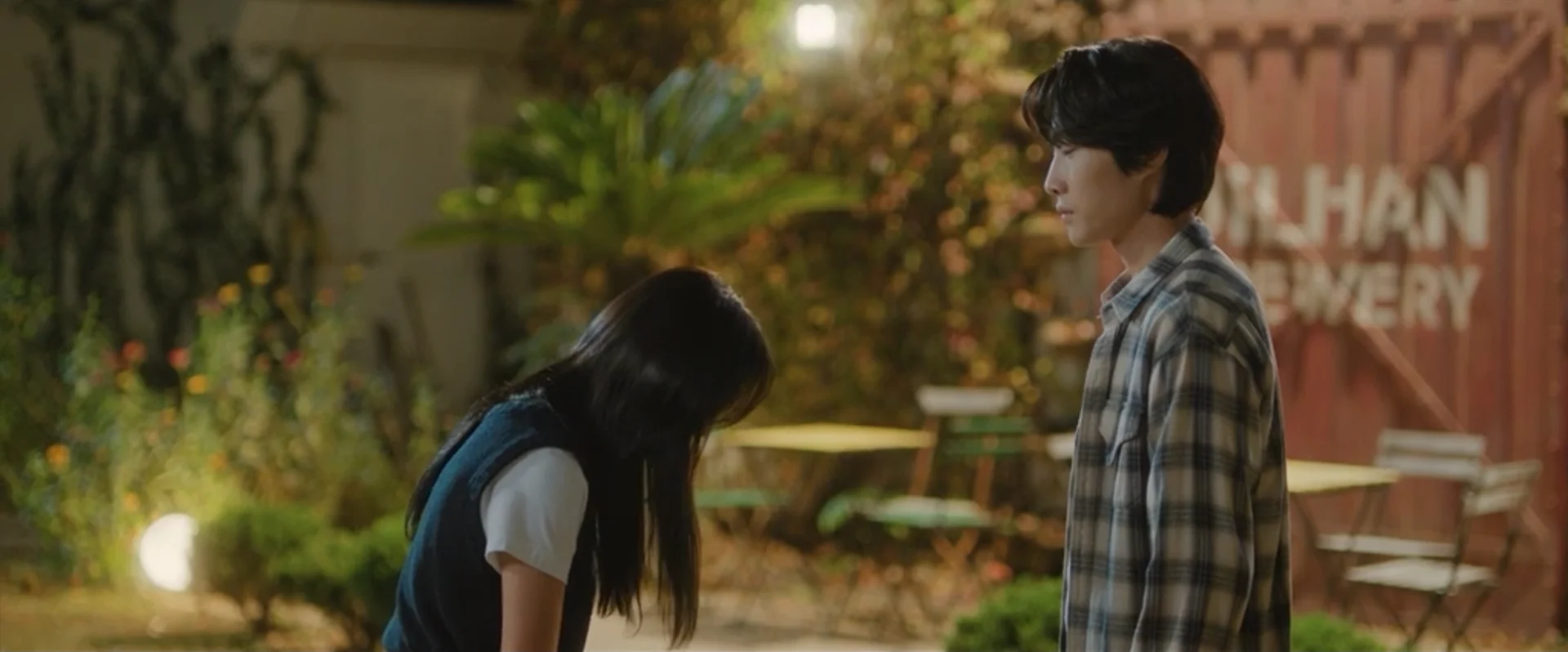 Chae Yong-ju (Kim Se-jeong) apologizes to Yun Min-ju (Lee Jong-won) for breaking her promise.