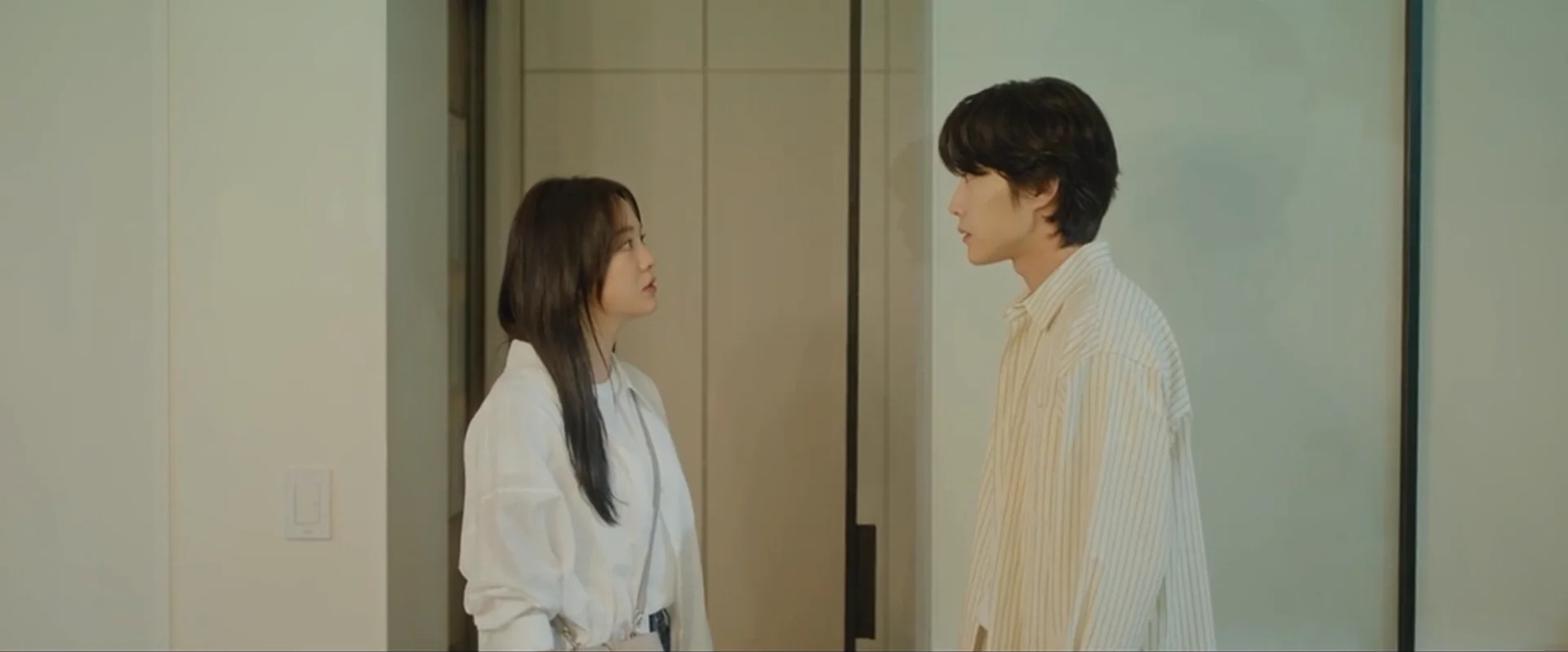 Yun Min-ju (Lee Jong-won) learns that Chae Yong-ju (Kim Se-jeong) saved his life years ago.