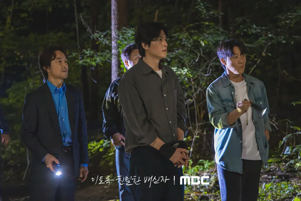 Joon-tae and police officers