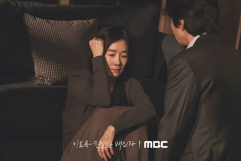 Yoon Ji-su crying in front of Jang Tae-su 