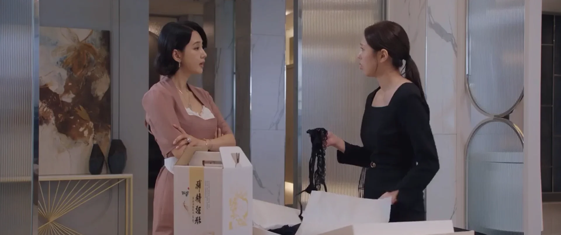 Hui-joo's mother showing her typical horrible nature.