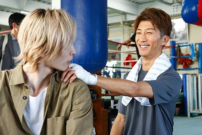 Kuzuya Kairi (played by Yuta Tamamori) meeting Izaki Yuya (played by Hamada Takahiro)