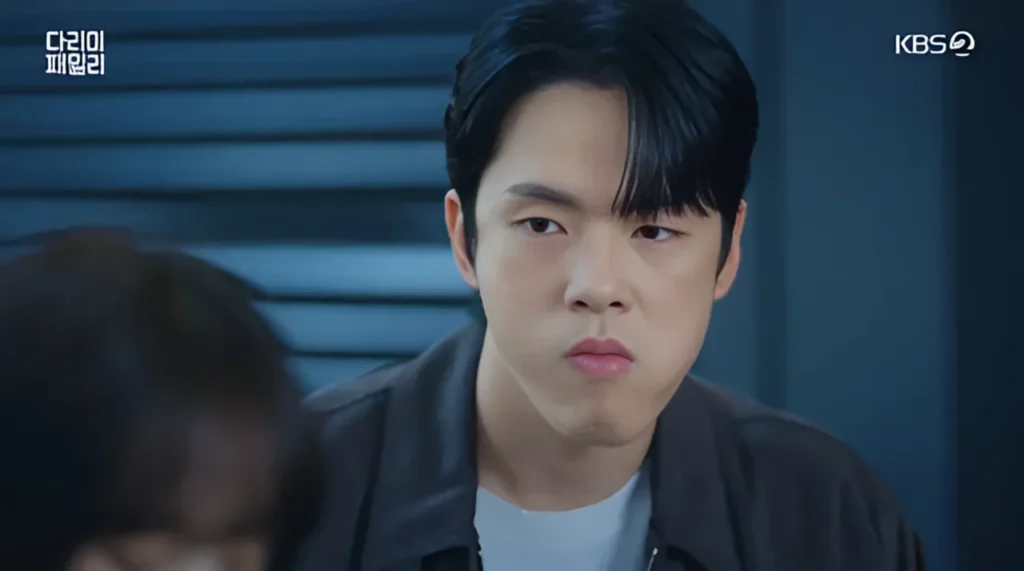 Gang-ju (Kim Jung-hyun) being annoyed, as usual.