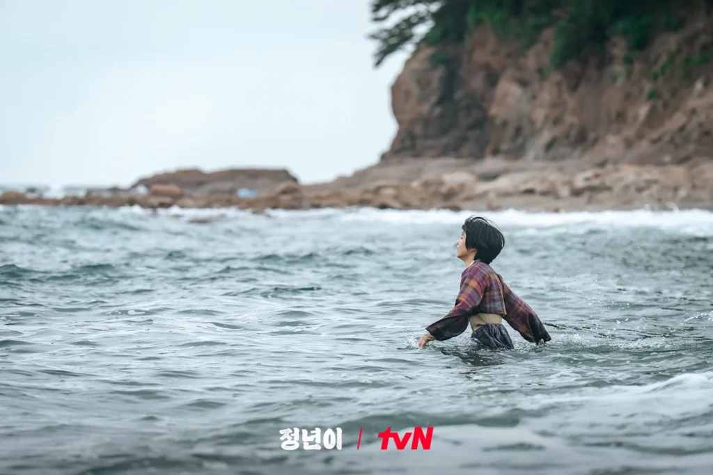 Kim Tae-ri Walks Into the Sea with a Sorrowful Expression