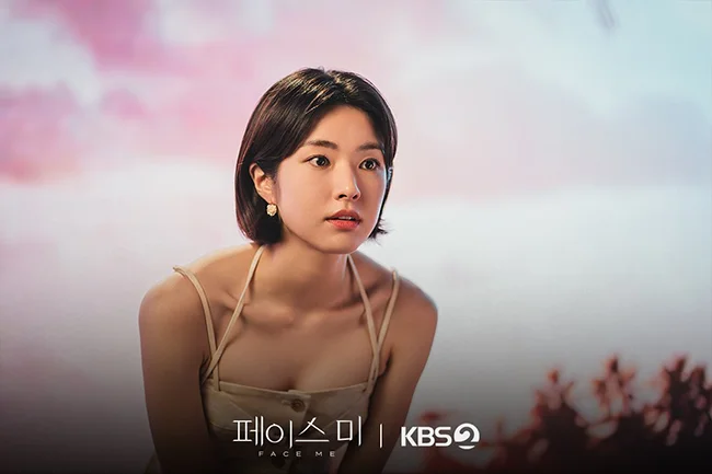 Yoon Hye-jin (played by Ha-young)