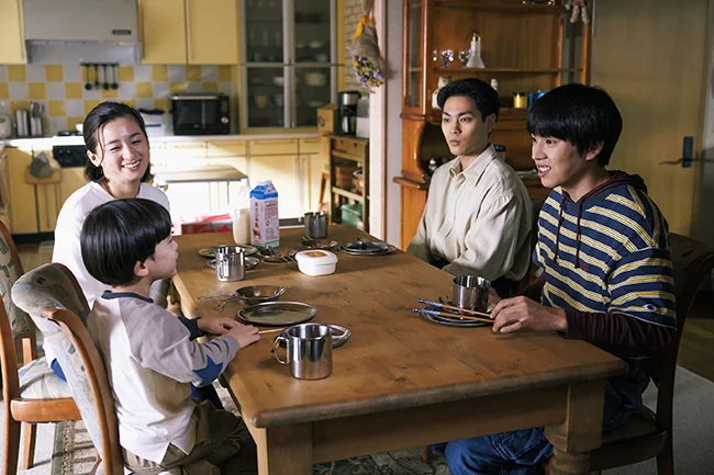 Aiko, Hirato, Michito and Lion having dinner.