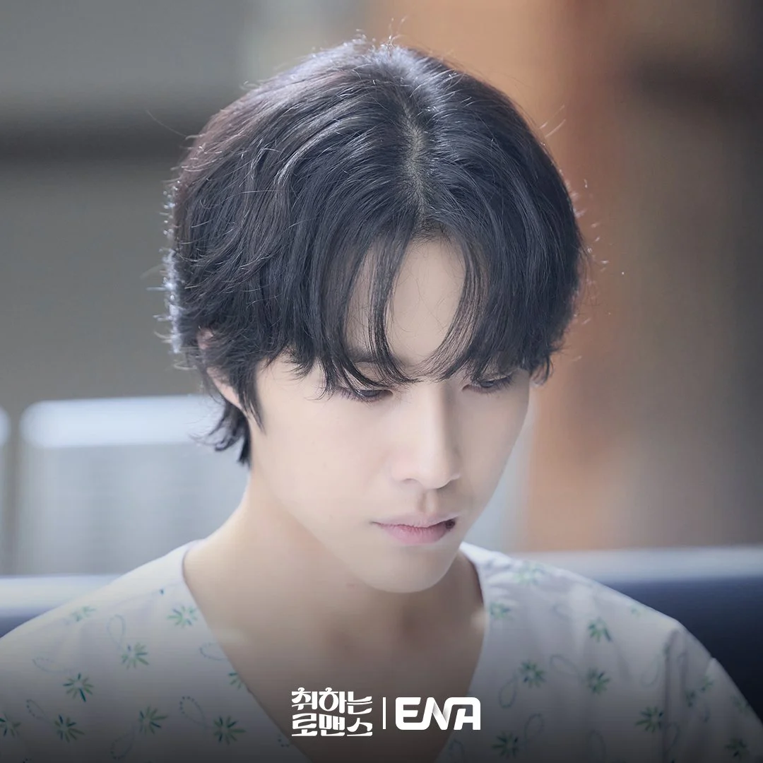 Yun Min-ju (played by Lee Jong-won)