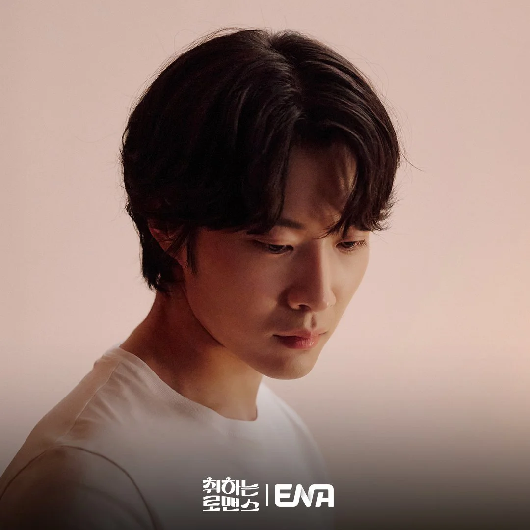 Yun Min-ju (played by Lee Jong-won)
