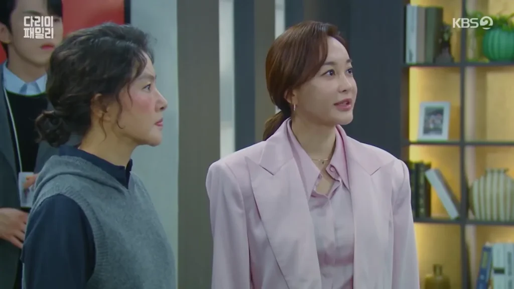 Park Ji-young and Kim Hye-eun