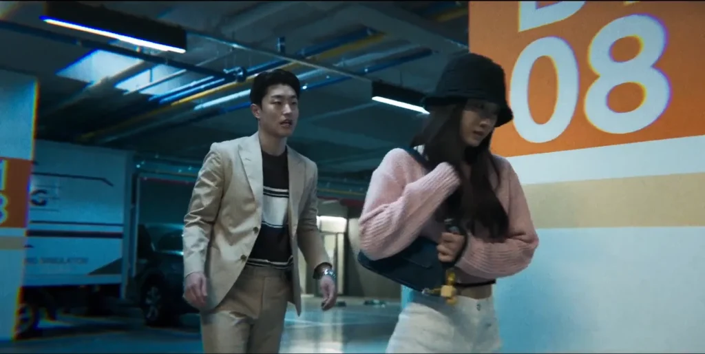 Ryu Hae-jun (as Choi Chang-min) stalking Park Seung-yeon (as Kim Da-hee).