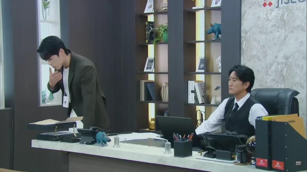 Kang-joo in shock, learning the truth behind Tae-woong