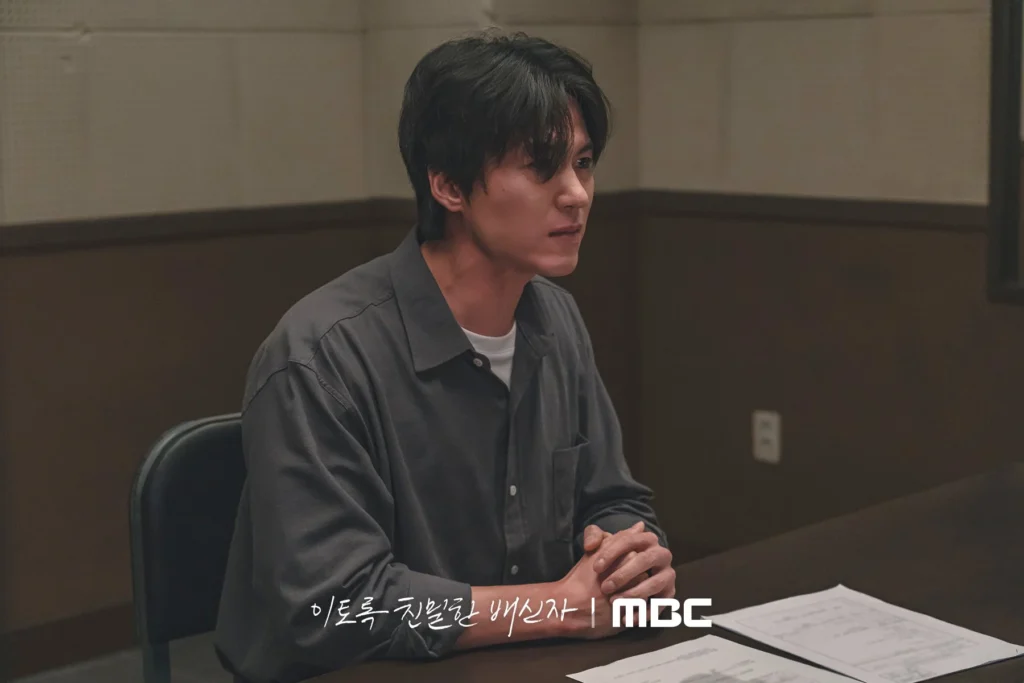 Park Jun-tae Nervous, as he is being interrogated