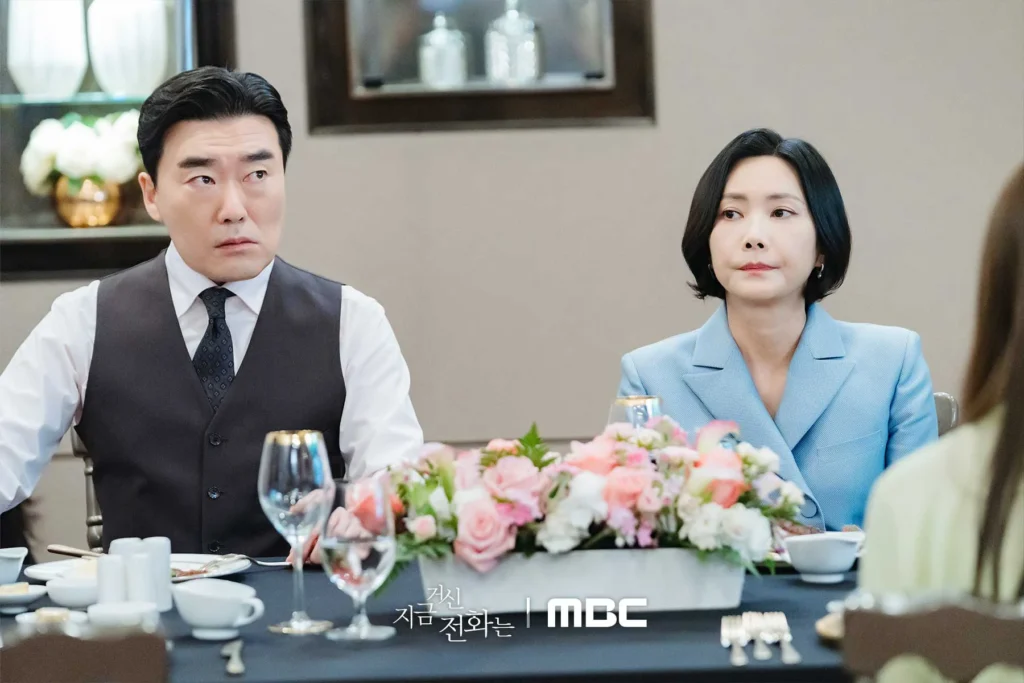Choi Kwang-il as Hong Il-yeong and Oh Hyun-kyung as Kim Yeon-hee