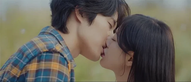 Yun Min-ju and Chae Yong-ju Share A Kiss in “Brewing Love”