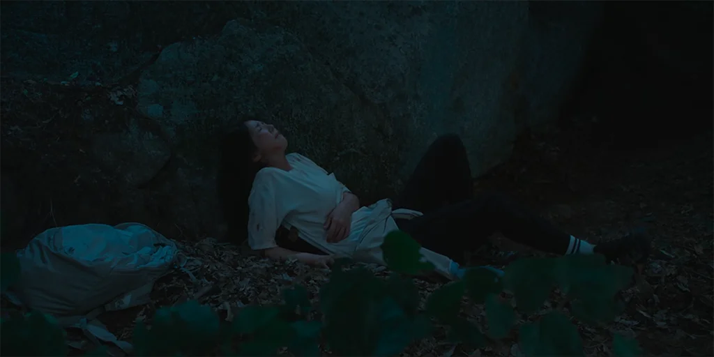 Injured Hee-joo (Chae Soo-bin)