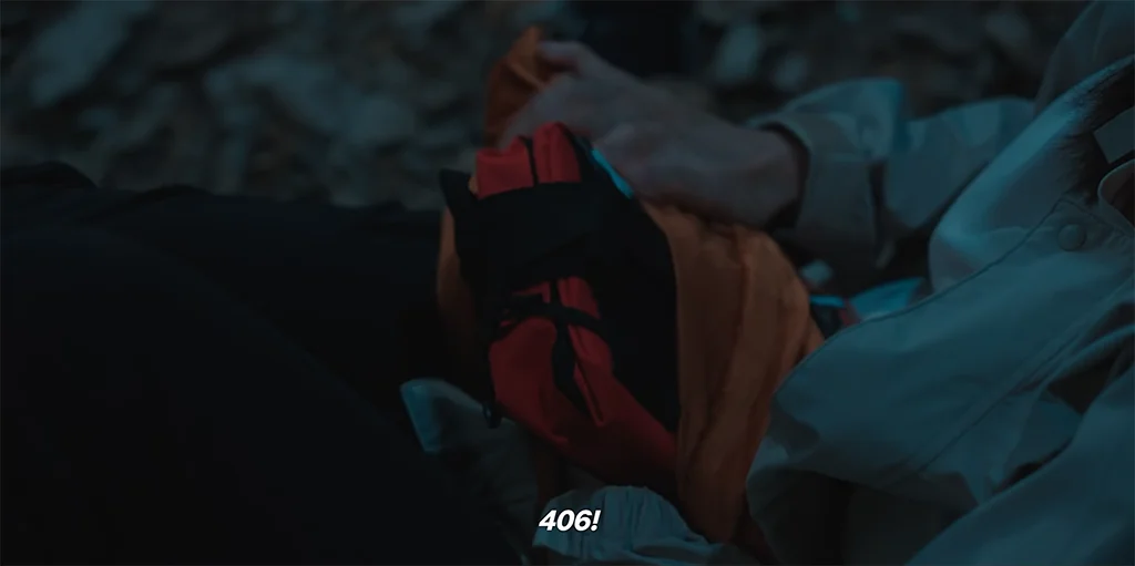 Hee-joo (Chae Soo-bin) looking for flare on her bagpack.